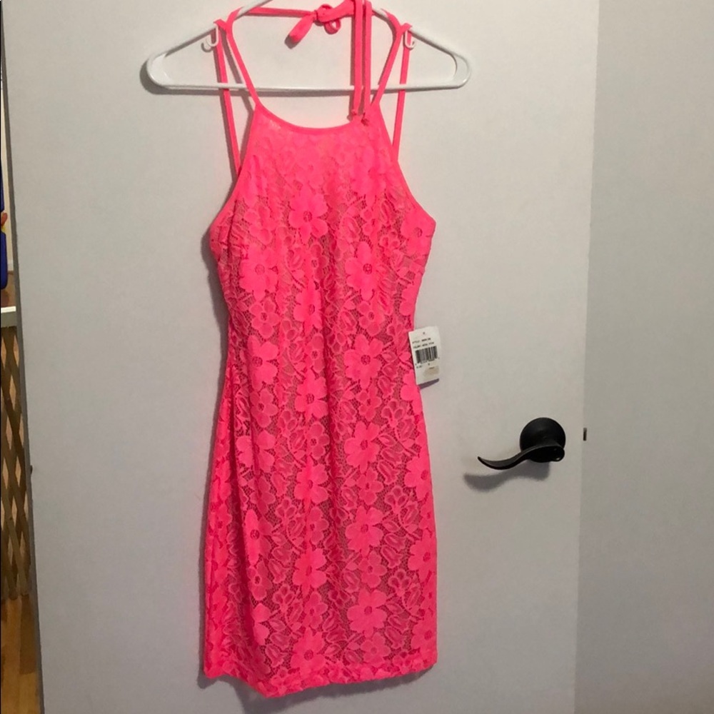 Gorgeous hot pink halter dress 💖